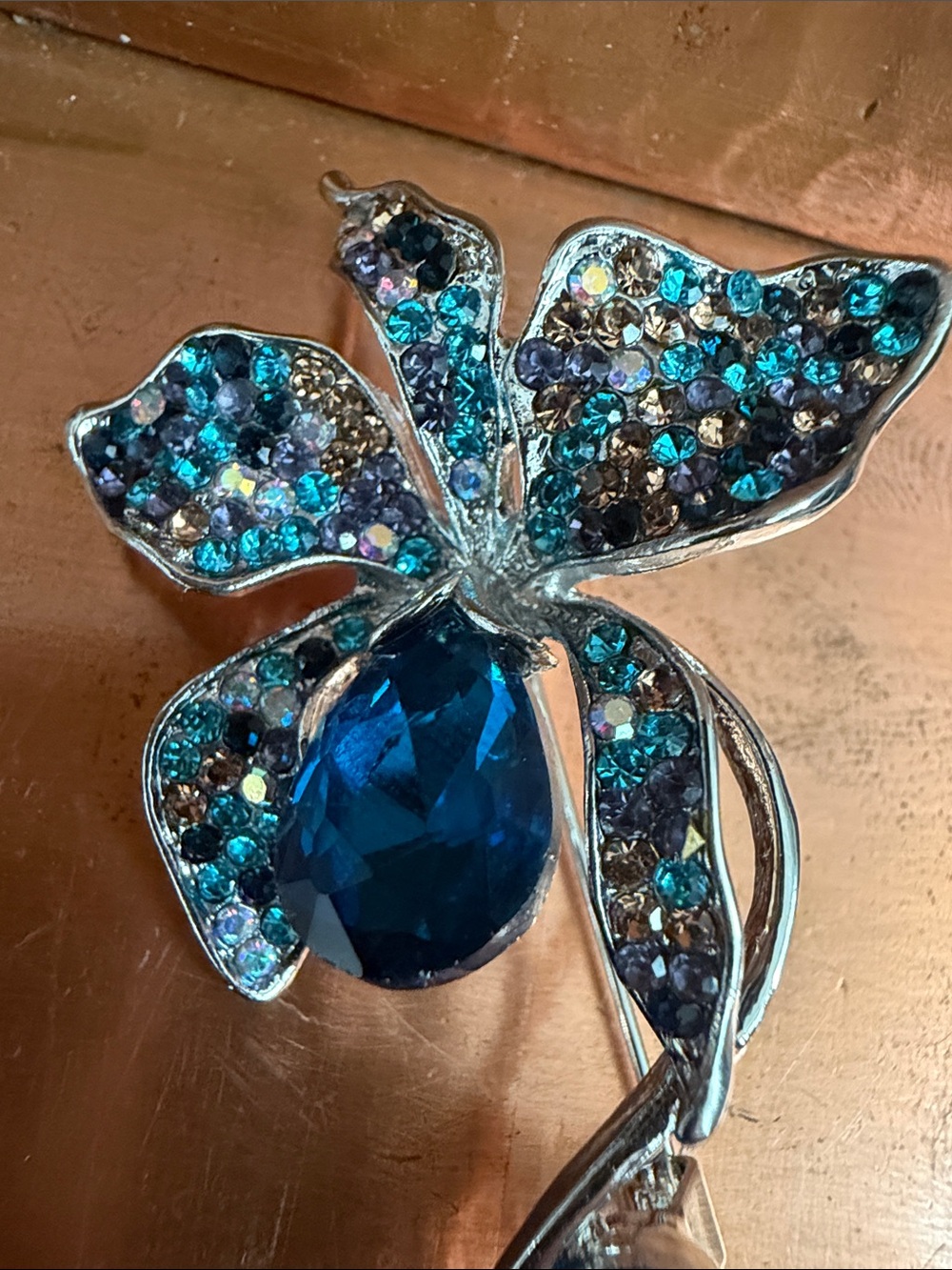 Blue Crystal Flower Brooch Pin - Women Jewelry Vintage Inspired Silvertone New - Picture 2 of 10